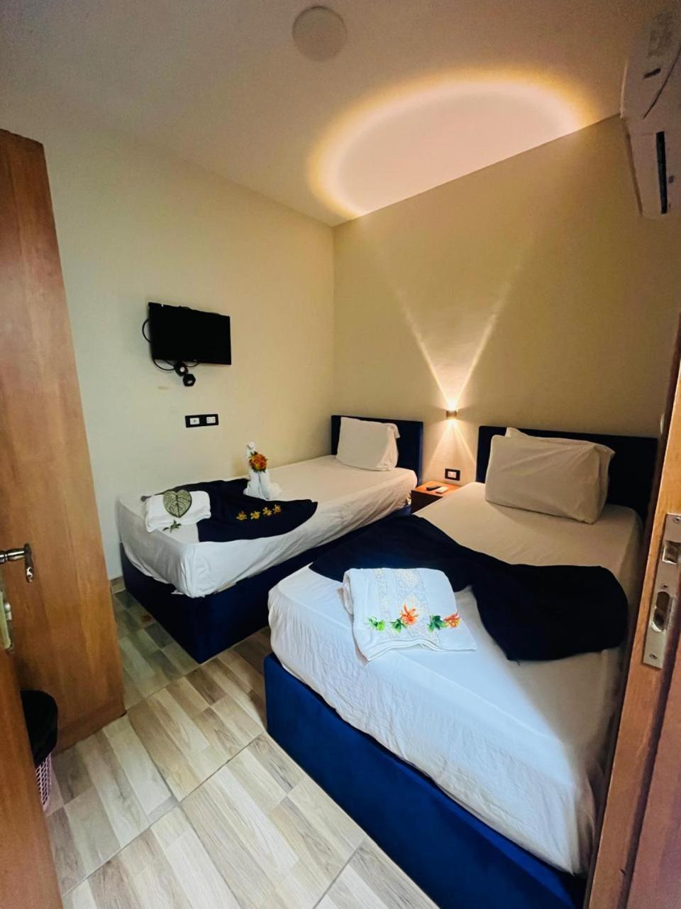 Revent Hotel Kaherah Luaran gambar